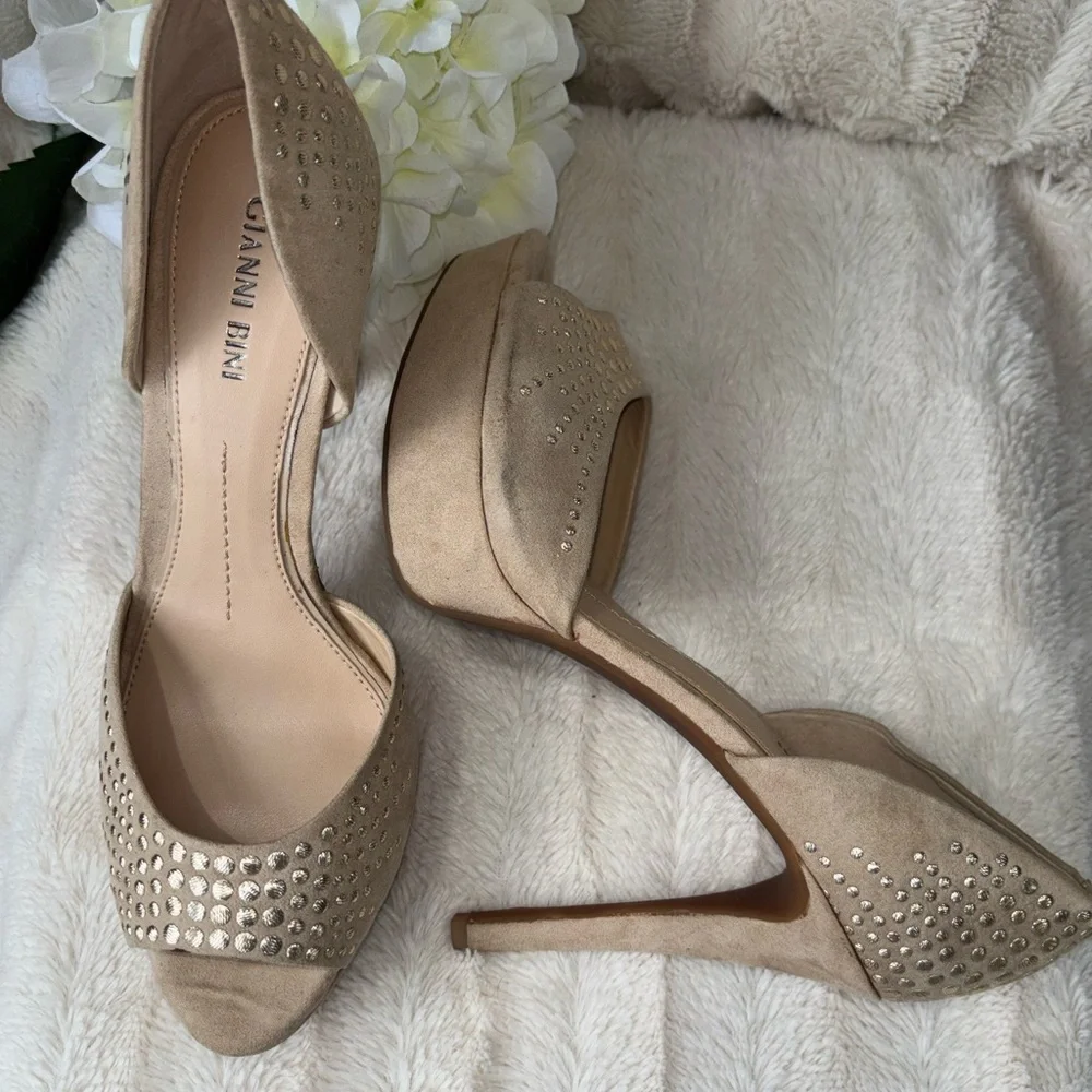 Gianni Bini Champagne Gold Studded Open-Toe Heels size 9
